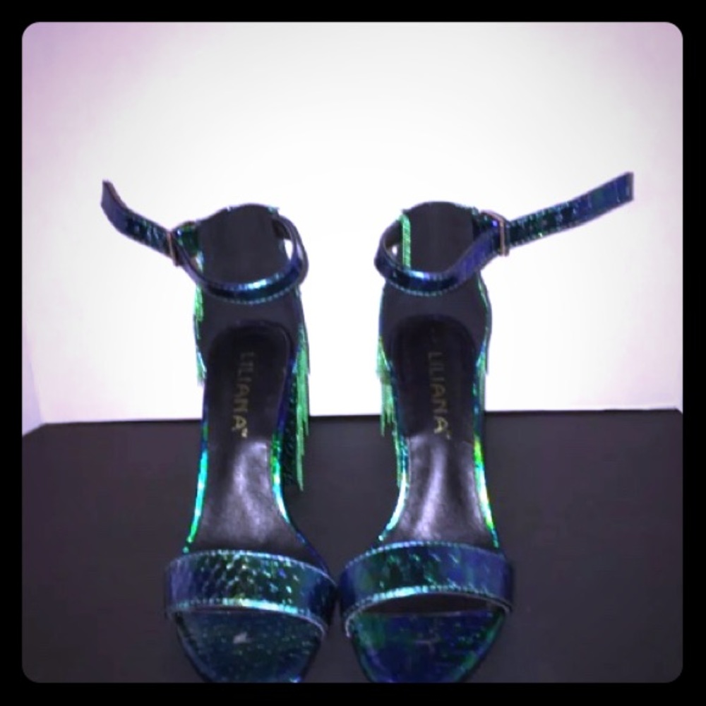 Mermaid green open toe sandals 7.5